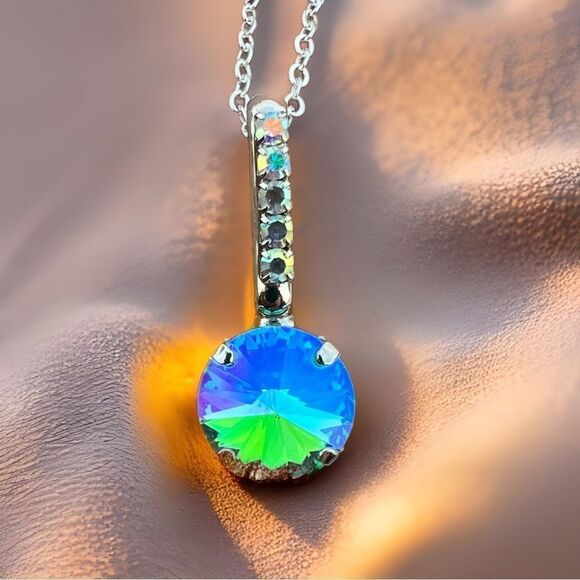 Handcrafted necklace with Swarovski crystal and chain - Picture 2 of 6